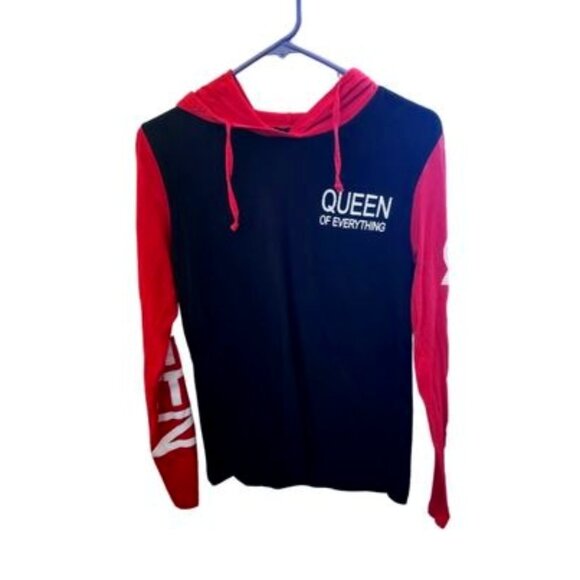 On Fire black longsleve Size medium: "Queen of everything" - Picture 1 of 3
